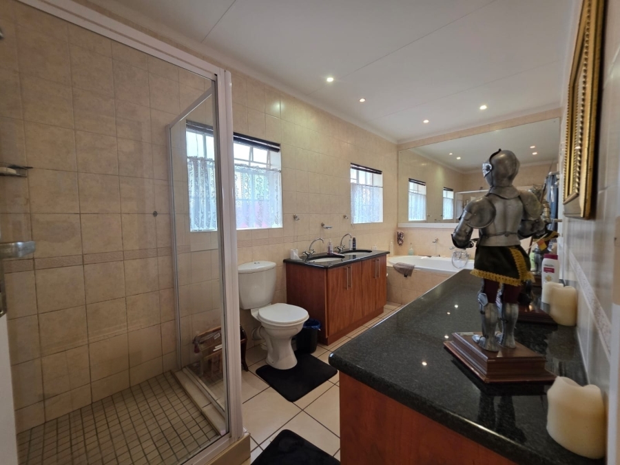 3 Bedroom Property for Sale in Van Der Hoff Park North West